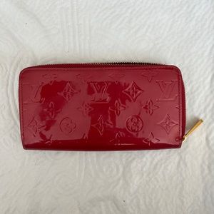 LOUIS VUITTON Monogram Vernis Zippy Wallet Amarante